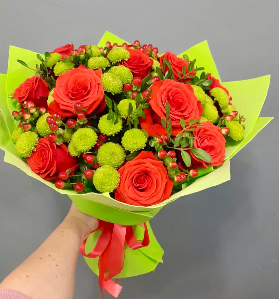 Букет цветов из: Хризантемы и Розы в Покровский городок