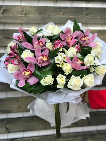 Букет цветов из: Розы и Хризантемы в Покровский городок