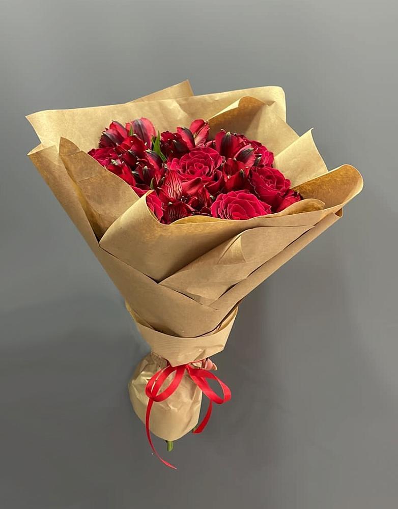 Букет цветов из: Альстромерии и Розы в Покровский городок