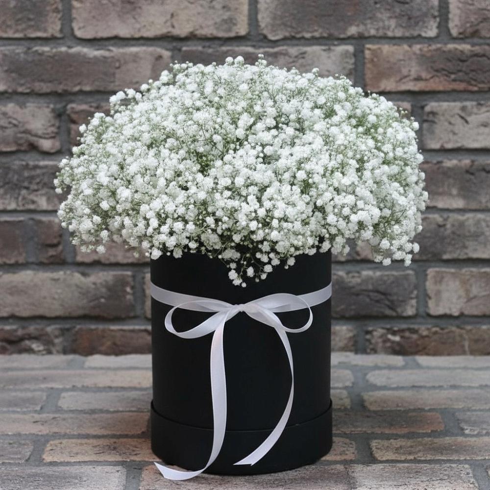 Цветочная композиция из Гипсофила в шляпной коробке в Покровский городок