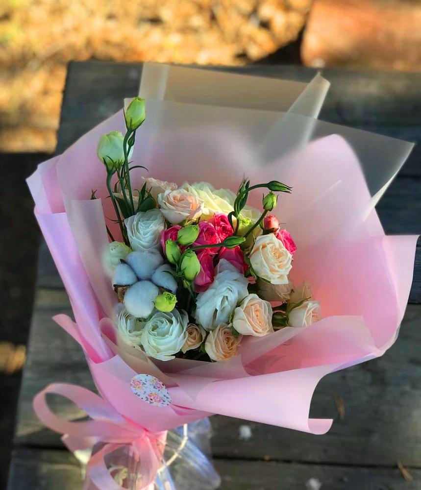 Букет цветов из: Розы и Лизиантусы в Покровский городок