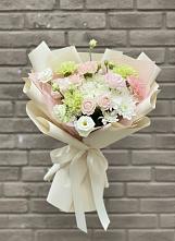 Букет цветов из:  Гвоздики, Розы, Лизиантусы и Хризантемы в Покровский городок