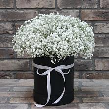 Цветочная композиция из Гипсофила в шляпной коробке в Покровский городок