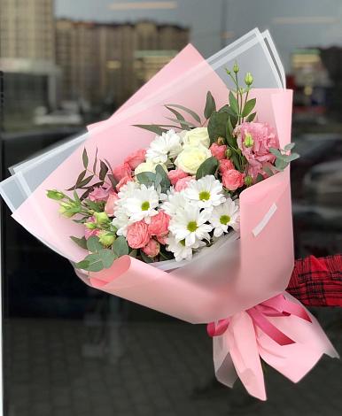 Букет цветов из: Розы, Лизиантусы и Хризантемы в Покровский городок