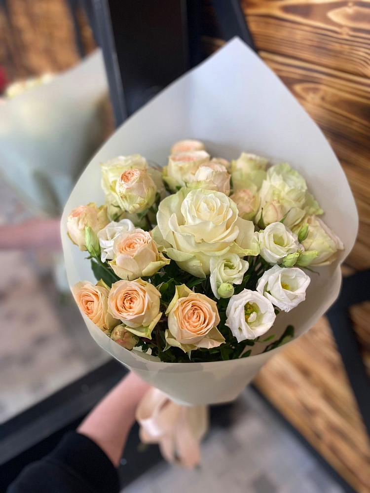 Букет цветов из: Розы и Лизиантусы в Покровский городок